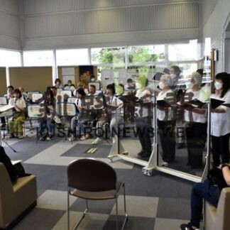 吹奏楽団、演奏軽快に　１００回目のロビーコンサート(2022-08-07)