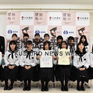 全道大会での活躍誓う　標津中吹奏学部が役場表敬(2022-08-24)