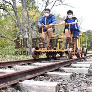 旧標津線でトロッコ走行　あすから「奥行臼まつり」(2022-08-11)