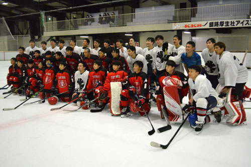 東大生アイスホッケー部 3年ぶり釧路合宿 地元学校と練習試合も(2022-08-28)