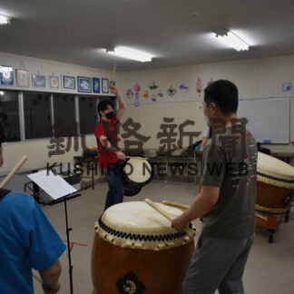 迫力「和の音」本番へ調整　１４日、和太鼓ユニット「は・や・と」釧路初ライブ(2022-08-10)