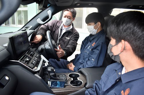 自動車整備理解深めて 釧工で出前授業(2022-08-29)