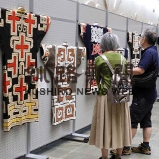 伝統の着物や木工ずらり　アイヌ工芸コンテスト作品展(2022-08-20)