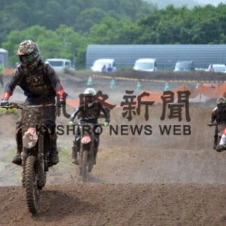 全道のライダー、豪快なジャンプ　モトクロス第３戦(2022-08-04)