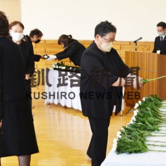 遺族ら冥福祈る　町殉公者追悼式(2022-08-11)