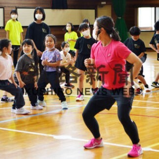 早く走るこつ伝授　陸上選手の北風さん、児童らに教室(2022-08-11)