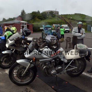 道内外のライダー出迎え　中標津でバイクの日イベント(2022-08-27)