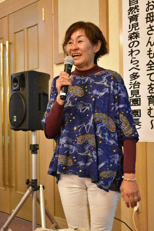 子育て「根拠のない自信」で 浅井さん講演(2022-08-30)