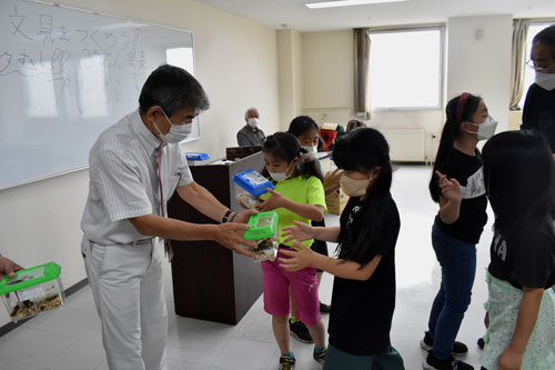 子供にクワガタの贈り物 宮脇土建(2022-08-14)
