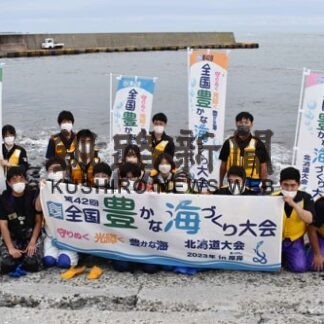 海づくり大会へ機運醸成　マツカワをリレー放流_1(2022-08-31)