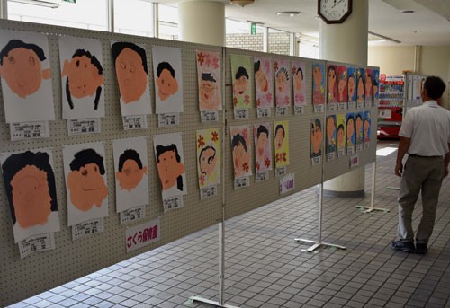 敬老の日 感謝の気持ち表現 25日まで幼児絵画展(2022-09-20)