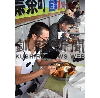 大食い競争に奮闘も　標茶で産業まつり(2022-09-24)