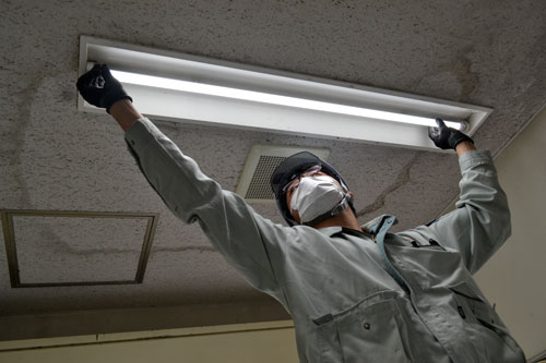 トイレ照明LEDに 太平洋設備(2022-09-20)