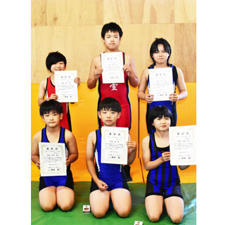 岩崎君（歯舞２年）道選手権Ｖ　ネムロレスリングクラブ６人表彰台に立つ(2022-09-17)