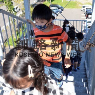 大津波想定屋上へ、避難訓練　共栄小で１日防災学校(2022-09-14)