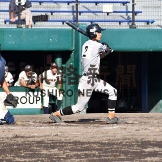 釧工 好機逃す　旭川龍谷に６─７_1(2022-10-01)