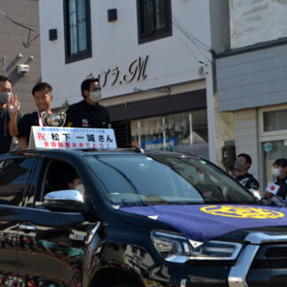 町民ら松下選手（白糠学園６年）祝福　全国バドミントン制覇でパレード　(2022-09-30)