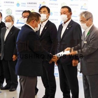 共同訓練安全対策、道防衛局長に要請　自治体トップら(2022-09-13)