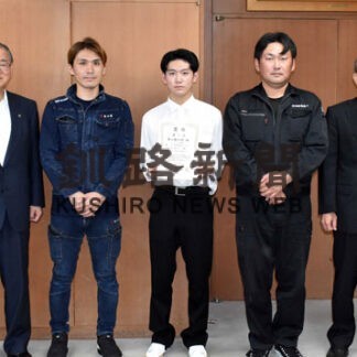 全国水泳での健闘誓う　奥山さん（根室光洋中３年）市役所訪問(2022-09-22)