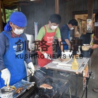 炭火焼きステーキに行列　阿寒丹頂の里まつり(2022-09-20)