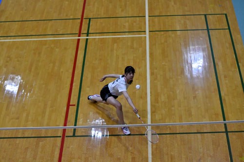 遠藤(釧路町別保)男子単で優勝 中学バドミントン、女子は宮崎(釧鳥取)制す_1(2022-09-19)