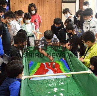 津波の特徴、模型で学ぶ　昭和小４年生徒防災体験学習(2022-09-11)