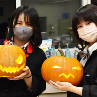 ハロウィーンカボチャ出現　井川さんら彩り_1(2022-10-23)