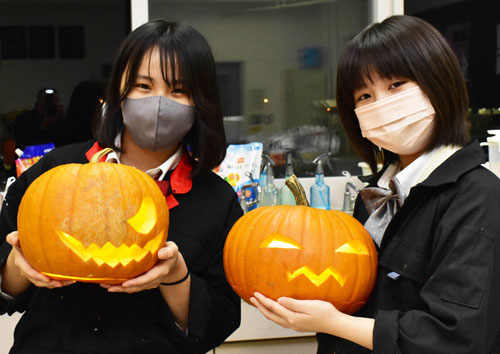 ハロウィーンカボチャ出現 井川さんら彩り_1(2022-10-23)