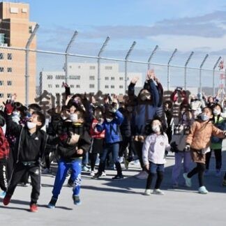 ドローン空撮 秋空見上げ　釧路小児童新たな思い出(2022-10-27)