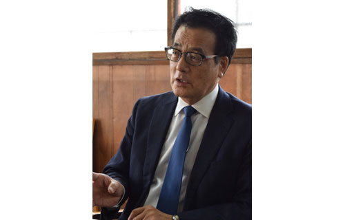 「与党、野党超え課題解決」 岡田衆院議員来社、政局語る(2022-10-23)