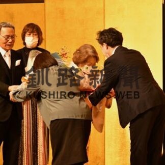 木村前会長の功績たたえる　ユタカコーポレーション３０周年祝賀会と勇退式(2022-10-28)