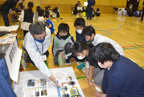 将来像思い描き学習 昭和小でジョブカフェ(2022-10-24)