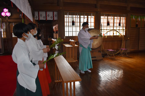 作法や仕事の流れ確認 釧路厳島神社で青陵中生が職場体験(2022-10-22)
