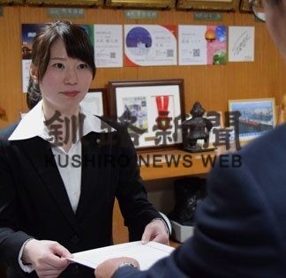 教育委員の辞令を交付　籾山さん「市政に届けたい」(2022-11-01)