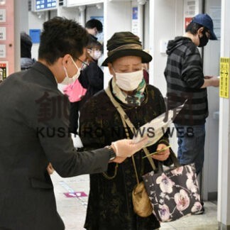 特殊詐欺被害防止でＡＴＭ利用者に声掛け(2022-10-15)