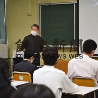 中尾監督が講演　映画の魅力語る(2022-10-22)