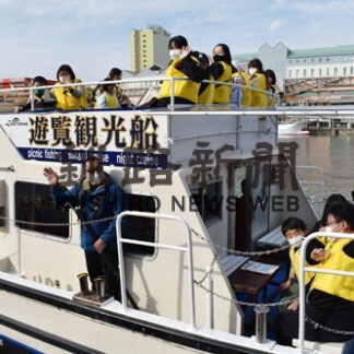 遊覧船から景観楽しむ　釧路運輸支局が親子見学会(2022-10-17)