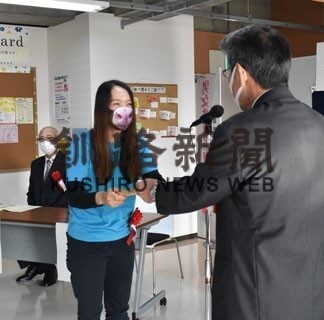 男女平等参画　ベコットと子供太平洋設備表彰(2022-10-24)