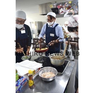 コチュジャンのこつ伝授　韓国料理教室で(2022-10-31)