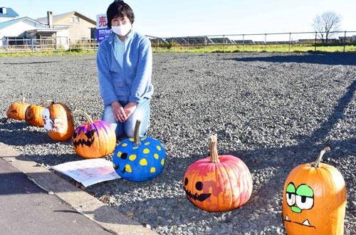 ハロウィーンカボチャ出現 井川さんら彩り(2022-10-23)