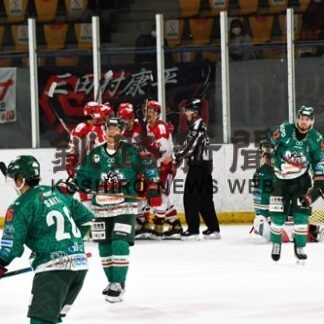 クレインズ地元２連敗　均衡崩れ守備瓦解　アジアリーグ(2022-10-03)