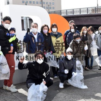 ぬさまい広場でごみ拾い　デュオヒルズ釧路管理組合(2022-10-17)