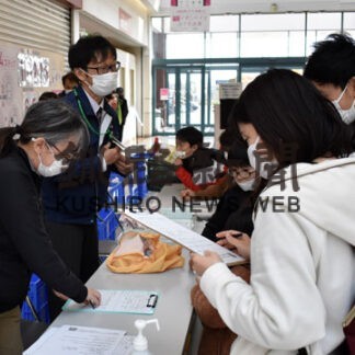 家庭の食品福祉施設へお届け　イオン昭和でフードドライブ(2022-10-31)