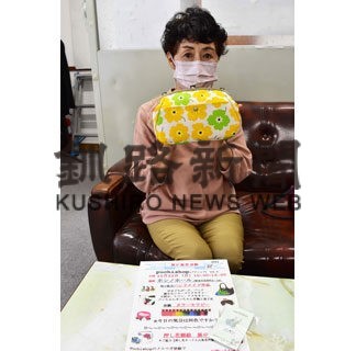 あす小川さん夫妻がプチ・ショップ　ポーチやバッグ販売(2022-10-22)