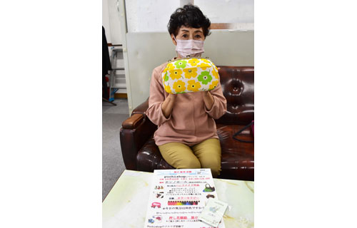 あす小川さん夫妻がプチ・ショップ ポーチやバッグ販売(2022-10-22)