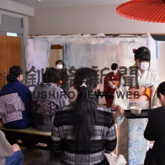 「お茶会」でおもてなし　３年ぶり市民招き高専祭(2022-10-23)