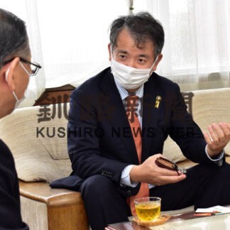 職員相互交流の復活を　姉妹都市の武隈黒部市長、石垣市長を表敬(2022-10-05)