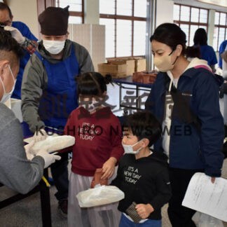 たこ焼き祭り盛況　子供無料配布「うれしい」(2022-10-26)