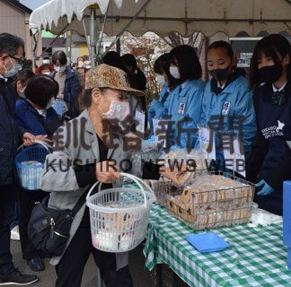 標茶高自慢の加工品人気　釧路でフェア、にぎわう(2022-10-25)