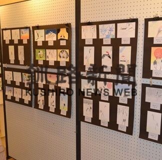 小中生が描いたタンチョウ３４６点　３１日までイラスト展(2022-10-19)